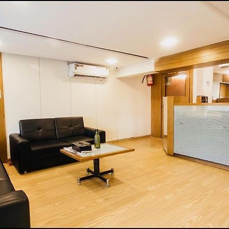 Qubestay Airport Capsule Hotel & Hostel Βομβάη Εξωτερικό φωτογραφία