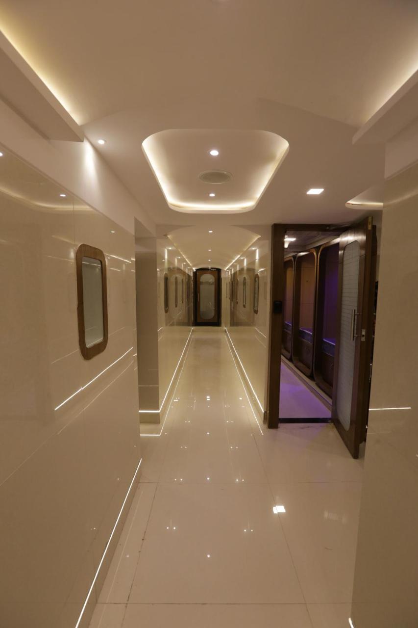 Qubestay Airport Capsule Hotel & Hostel Βομβάη Εξωτερικό φωτογραφία