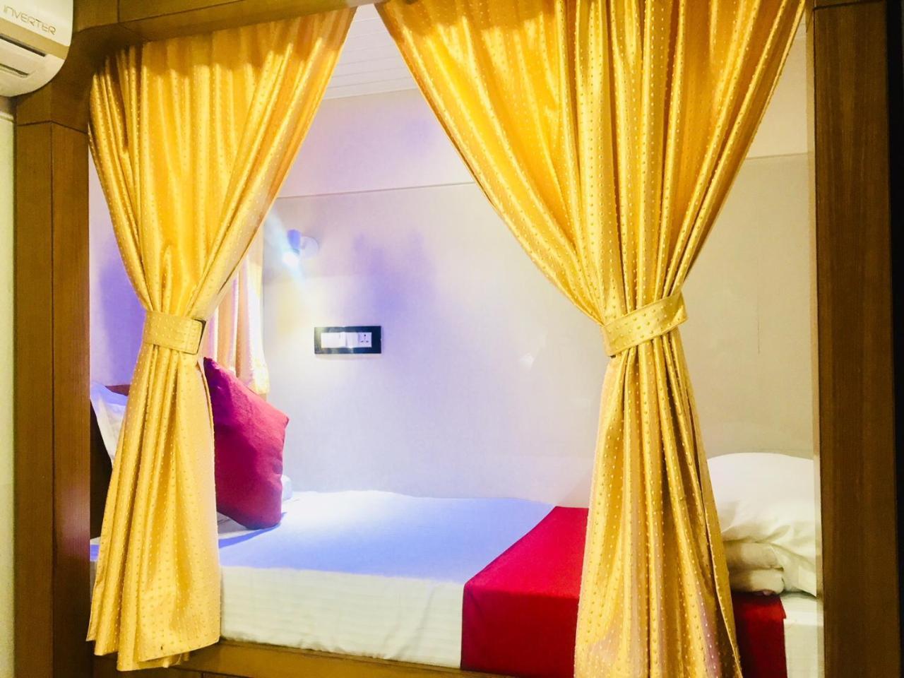 Qubestay Airport Capsule Hotel & Hostel Βομβάη Εξωτερικό φωτογραφία