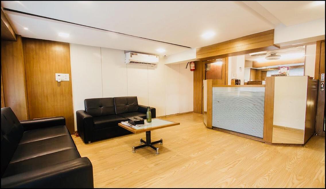 Qubestay Airport Capsule Hotel & Hostel Βομβάη Εξωτερικό φωτογραφία